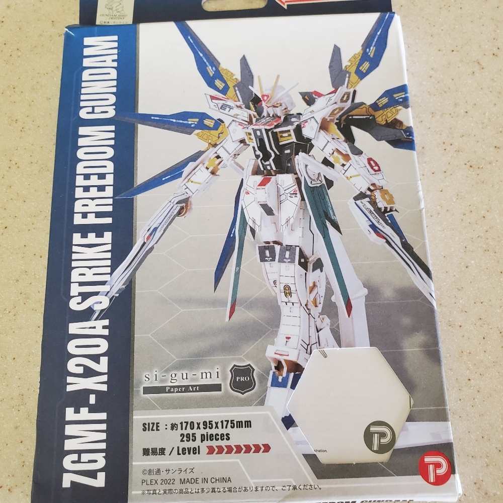 Bandai Namco ZGMF-X20A Strike Freedom Gundam Paper Art Kit
